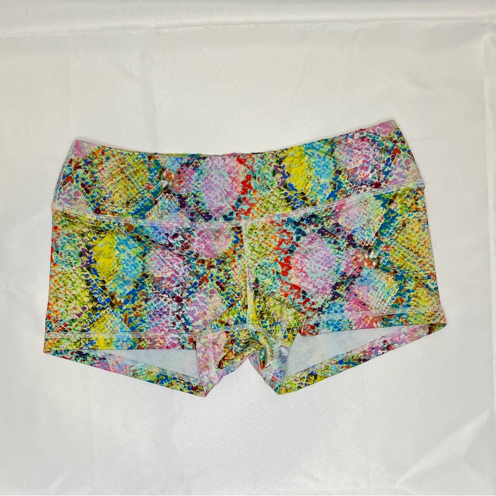 FLEO multicolor snakeskin patterned shorts size large